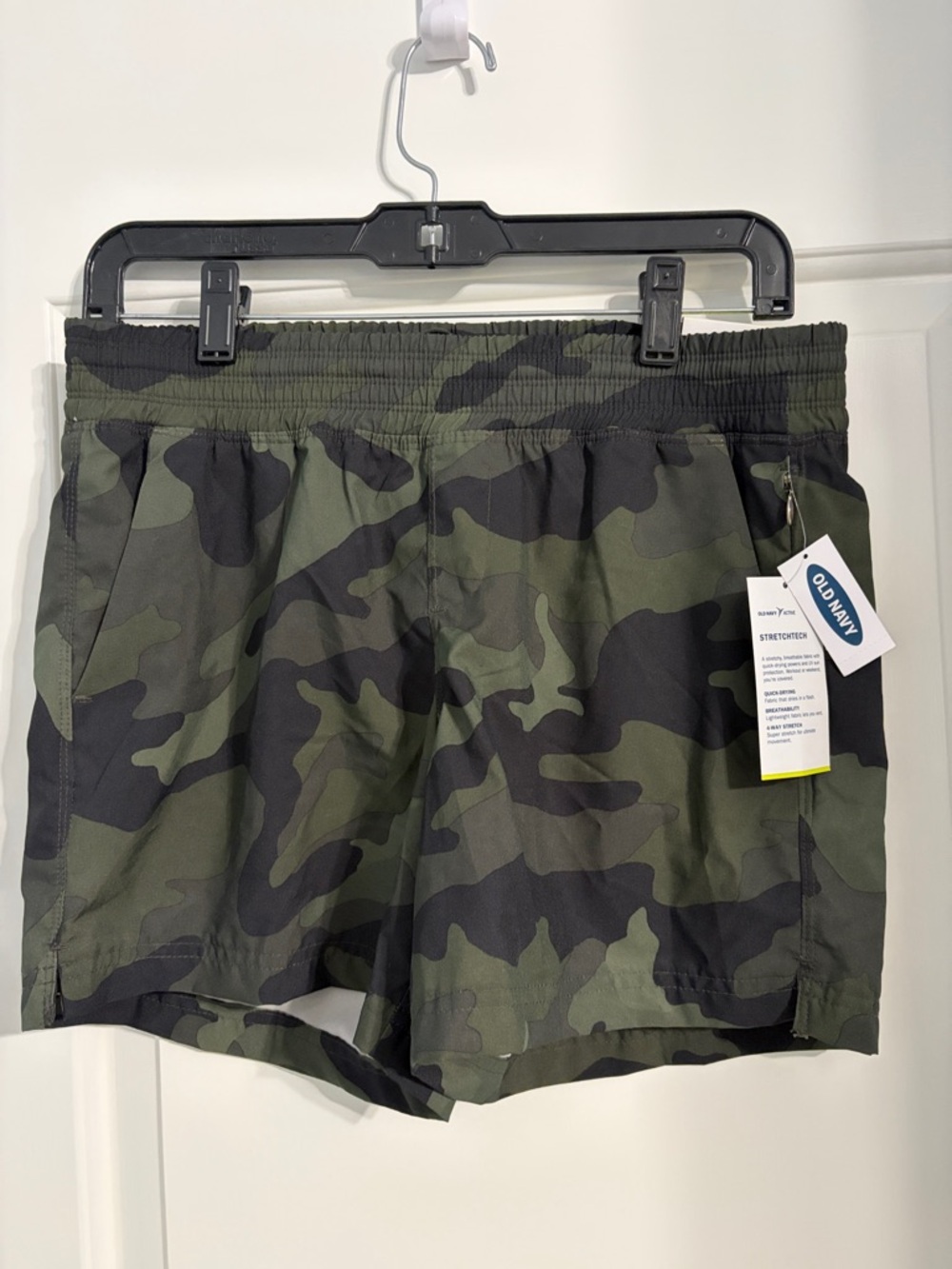 Old Navy Women’s Camouflage Athletic Shorts with Stretchtech - Olive & Black XS